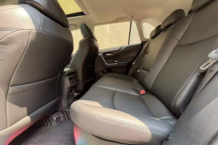 Used Toyota RAV4 2022 Dual-Engine 2.5L E-CVT Two-Wheel Drive Elite Edition
