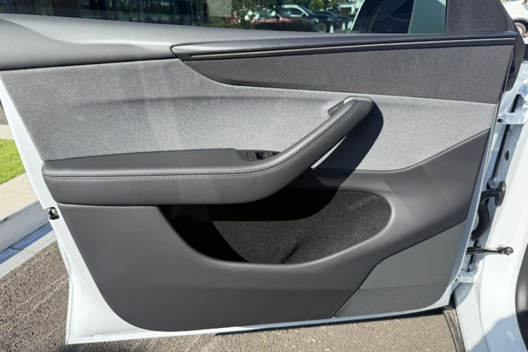 Used Tesla Model Y 2025 Rear-Wheel-Drive Version
