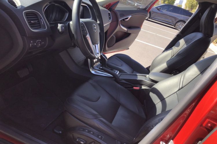 Used Volvo V40 2019 T3 Zhiyi Edition
