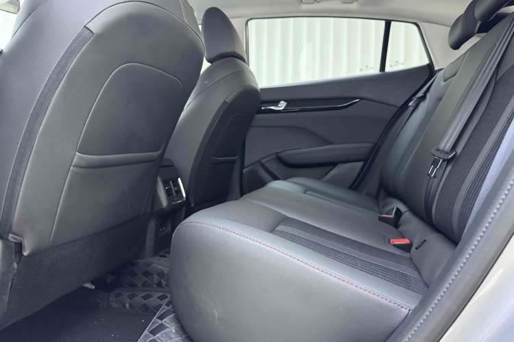 Used Dongfeng Aeolus Yixuan 2020 230T Automatic Dazzle Track Edition
