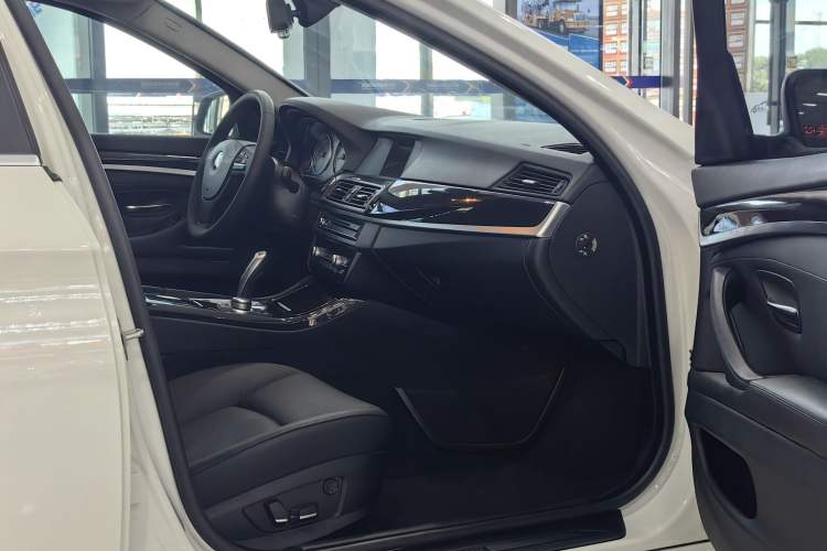 Used BMW 5 Series 2013 525Li Leading Model