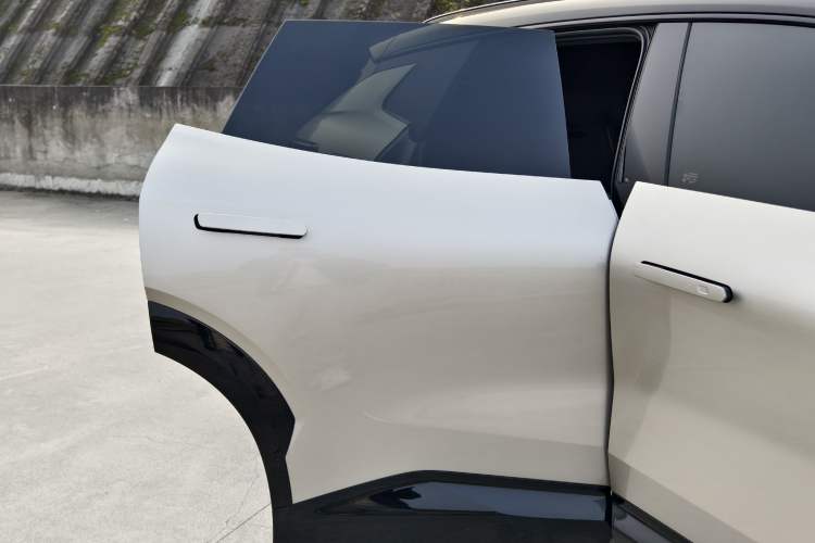 Used Lynk & Co 08 EM-P 2025 245km Ultra-Long Range Halo
