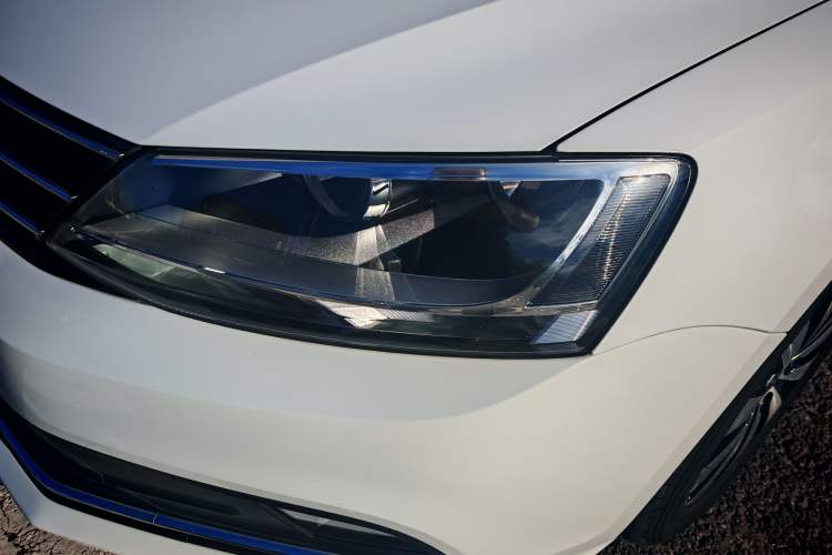 Used Volkswagen Sagitar 2017 230TSI Automatic Comfort Version
