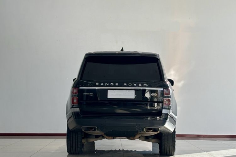 Used Land Rover Range Rover 2022 3.0 L6 400 PS Classic Extended Version
