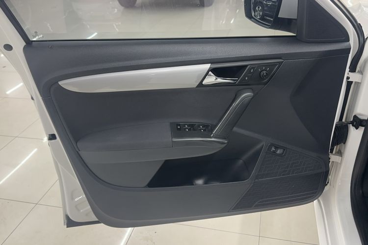 Used Volkswagen Lavida 2013 Revised Classic 1.6L Automatic Fashion Edition