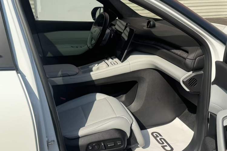 Used Nio ES6 2024 75 kWh
