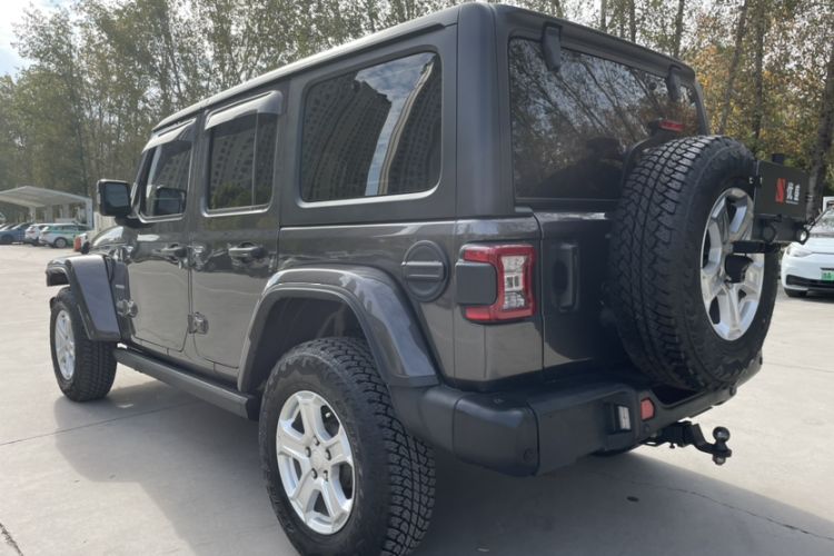 Used  Wrangler 2019 2.0T Sahara Four-Door Version China VI Emission Standard
