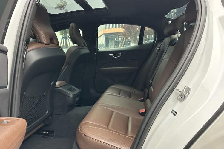 Used Volvo S60 2020 T4 Zhiyi Luxury Edition
