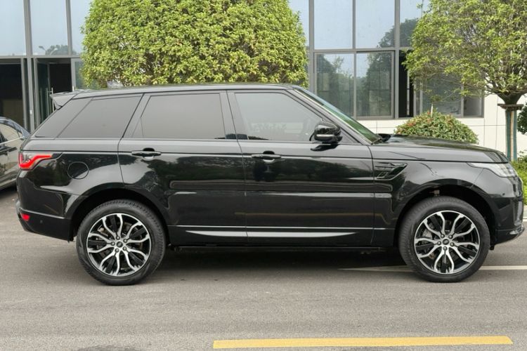 Used Land Rover Range Rover Sport 2022 3.0 L6 YAO Black Edition
