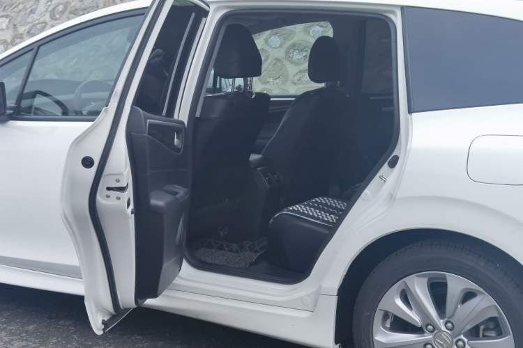 Used Honda Jade 2017 1.8L automatic Comfort version 5 seats
