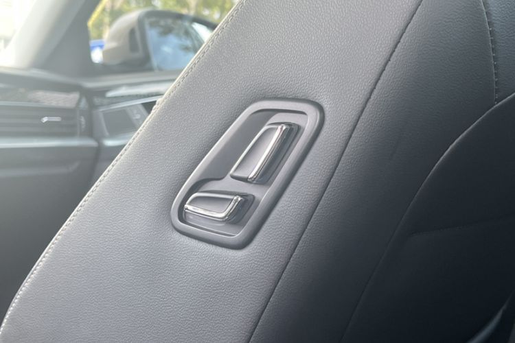 Used Volkswagen Passat 2022 330TSI Elite Edition Custom Version
