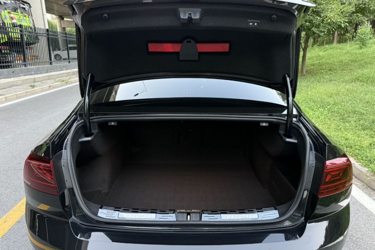 Used Volkswagen Magotan 2023 2 Million Units Commemorative Edition 330TSI DSG Luxury Version
