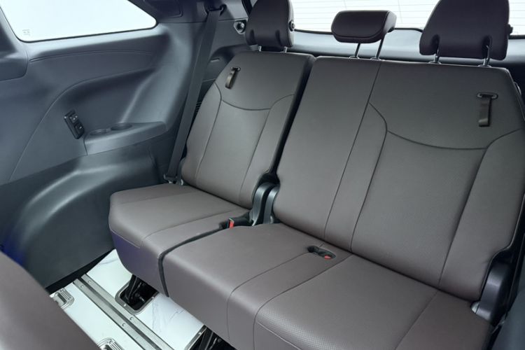 Used Toyota Granvia 2022 2.5L Hybrid Flagship Edition