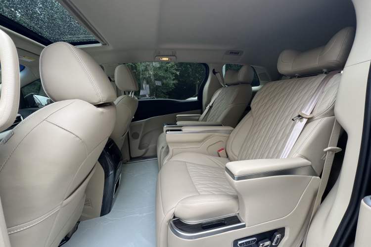 Used Buick GL8 2023 Facelifted Land Cruiser Executive Luxury Version
