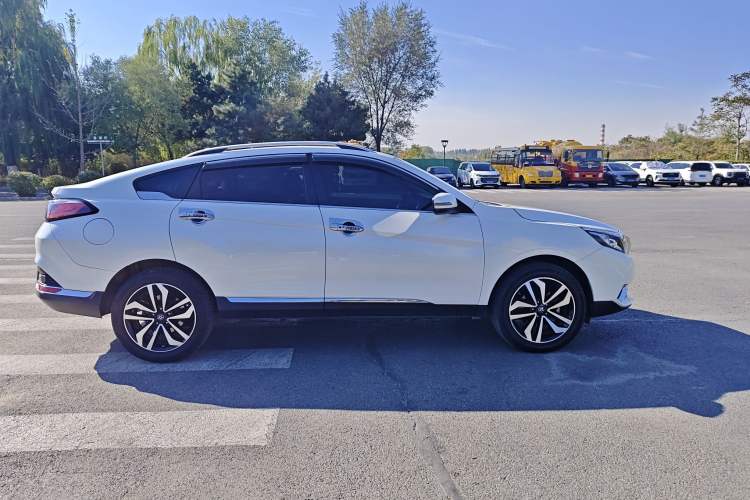 Used Venucia T90 2018 2.0L CVT Smart Connect Luxury Edition China V Standard
