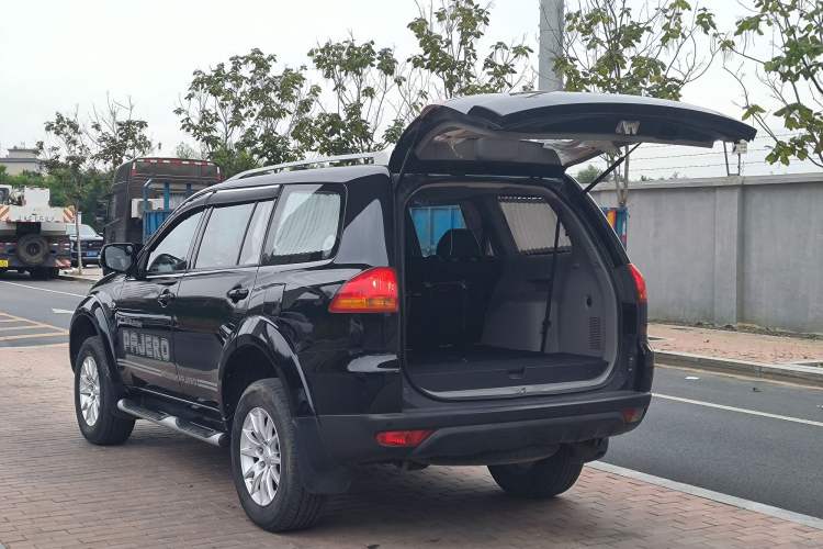 Used Mitsubishi Pajero Sport 2013 2.4L Manual Two-Wheel Drive Comfort Edition
