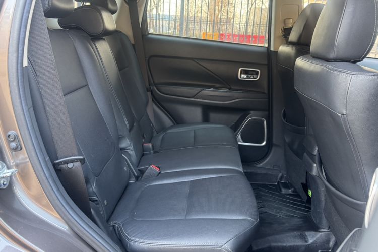 Used Mitsubishi Outlander 2018 2.0L Two-Wheel Drive Glory Edition 5 Seats
