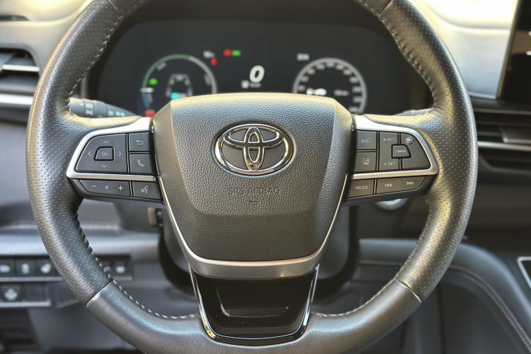 Used Toyota Sienna 2023 2.5L Hybrid Platinum Edition