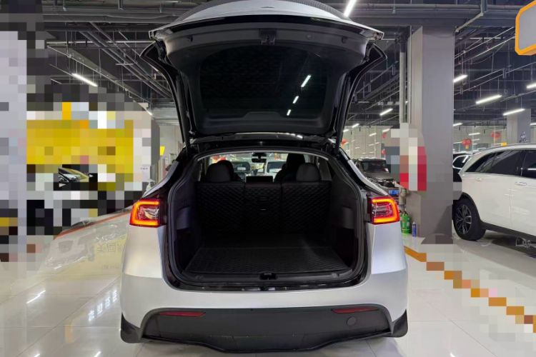 Used Tesla Model Y 2023 Rear-Wheel-Drive Version
