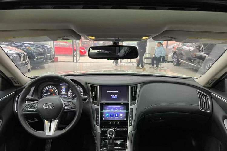 Used Infiniti Q50L 2018 2.0T Enjoyment Version China VI Standard
