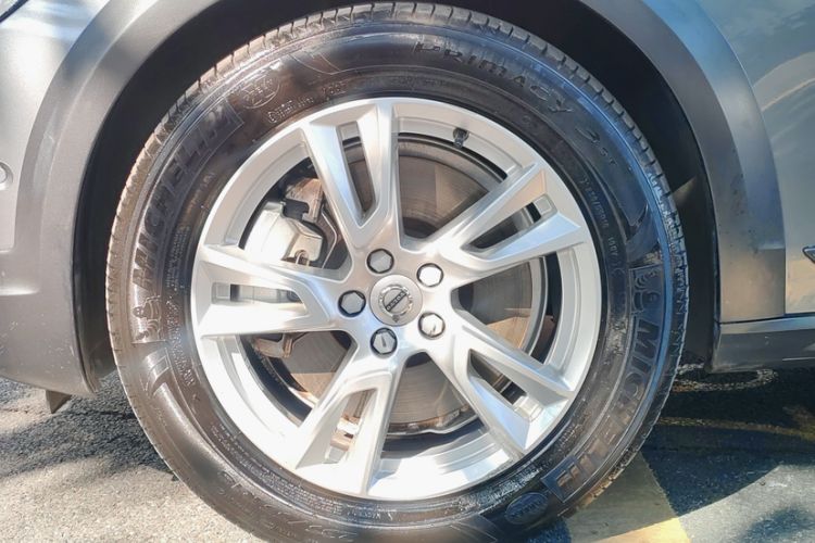 Used Volvo V90 2017 Cross Country T5 AWD Smart Range Edition