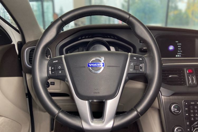 Used Volvo V40 2015 1.6T Zhiya Edition
