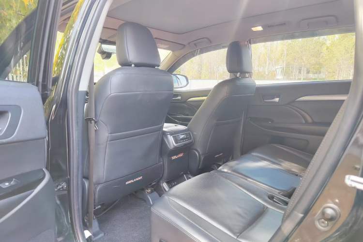 Used Toyota Highlander 2018 2.0T Four-Wheel Drive Prestige Version 7 Seats China VI Standard
