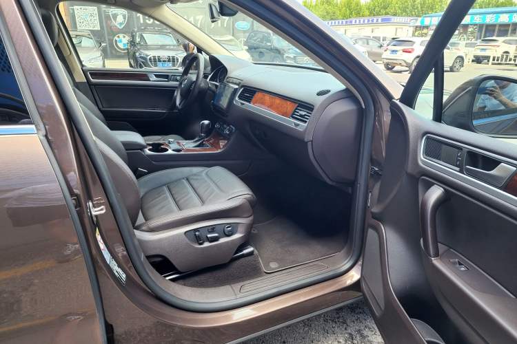 Used Volkswagen Touareg 2011 3.0 TSI Standard Version
