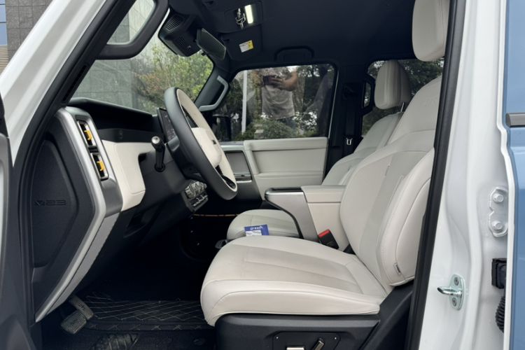 Used  V23 2025 401 Two-Wheel Drive Intelligent Driving Version
