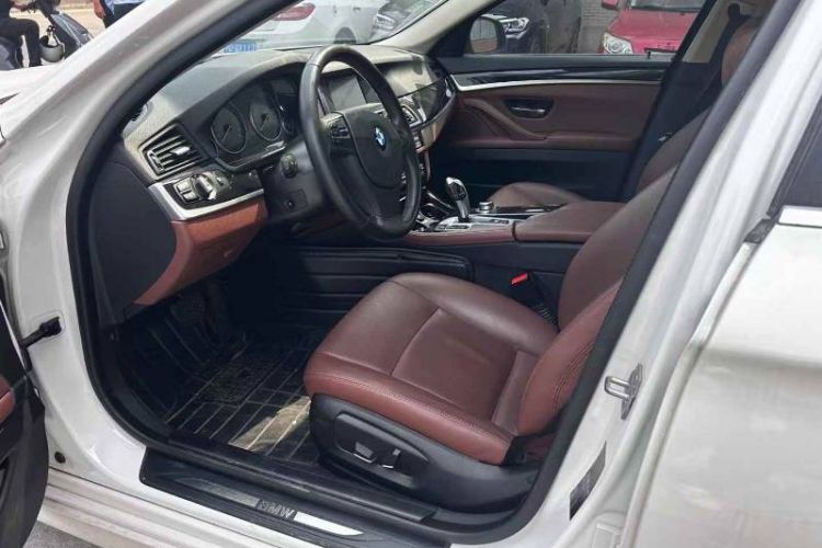 Used BMW 5 Series 2015 520i Elegant Edition
