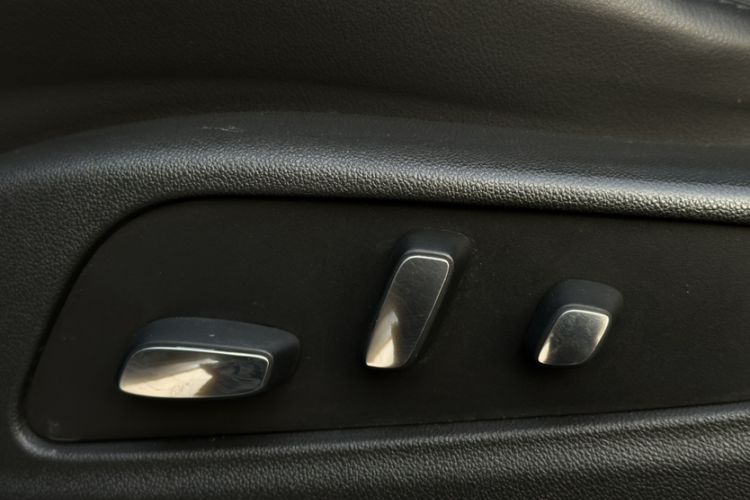 Used Cadillac XT5 2016 28T Four-Wheel Drive Luxury Model
