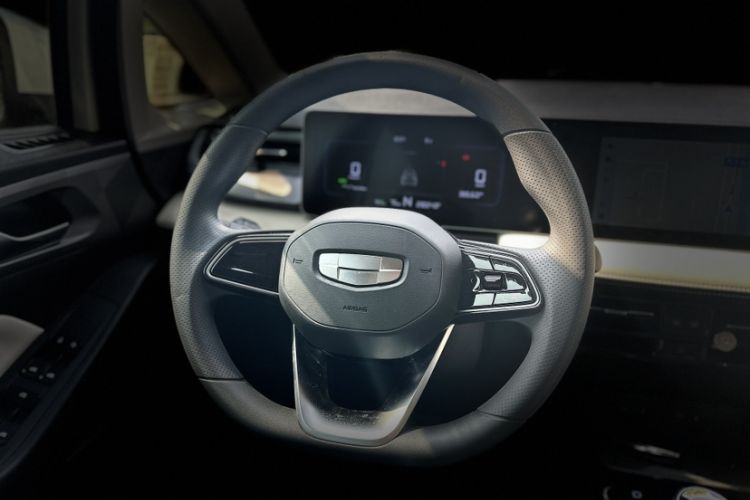 Used Geometry E Firefly 2024 301km Flowing Light
