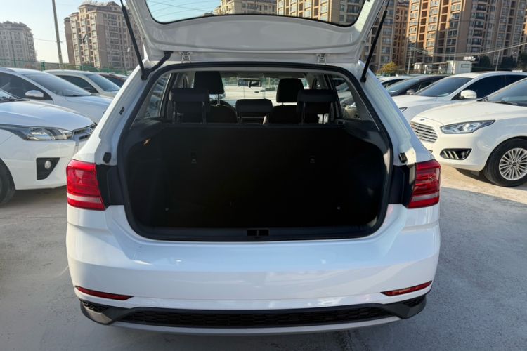 Used Volkswagen Santana 2016 Cross 1.6L Automatic Fashion Edition