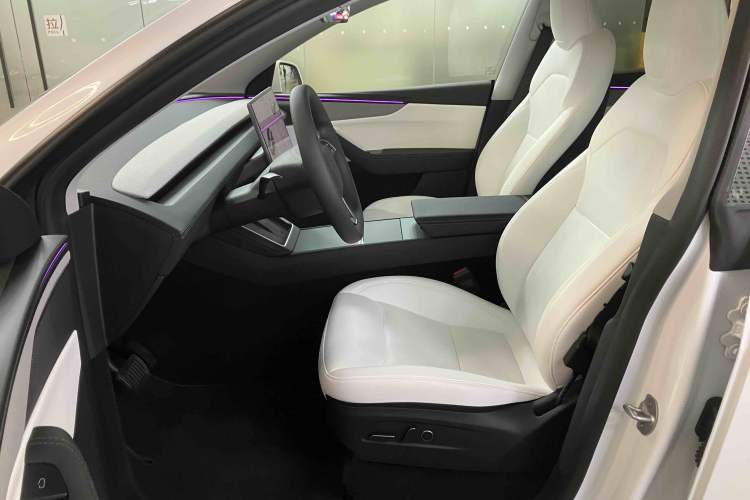 Used Tesla Model Y 2025 Long-Range All-Wheel-Drive Version