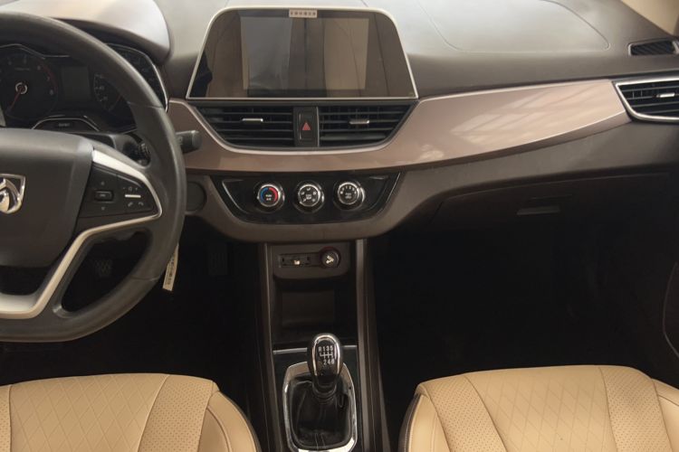 Used Baojun 310W 2017 1.5L Manual Fashion Model China V
