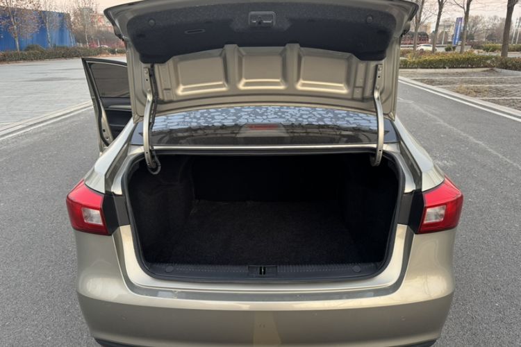 Used Roewe 360 2015 1.5L manual luxury edition
