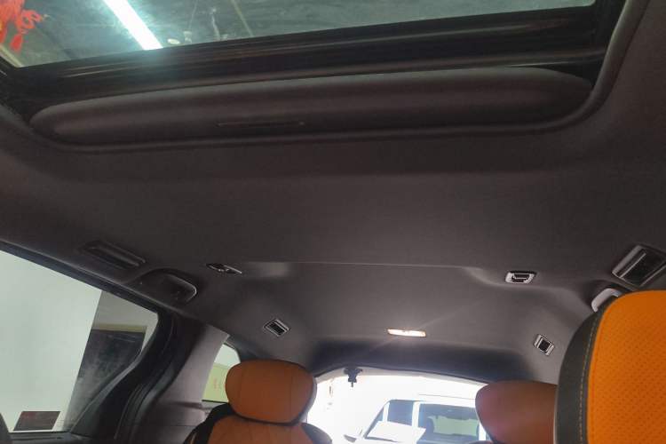 Used Toyota Sienna 2023 2.5L Hybrid Deluxe Edition