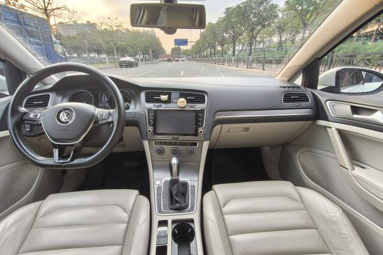 Used Volkswagen Golf 2015 1.4TSI Automatic Luxury Model