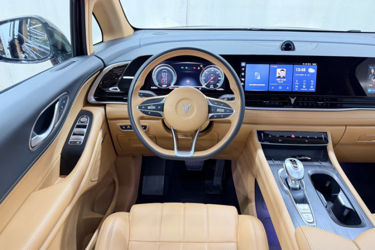 Used VOYAH Dream 2024 PHEV Extended-Range Premium Edition
