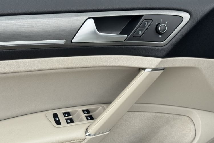 Used Volkswagen Golf 2016 230TSI Automatic Comfort Version
