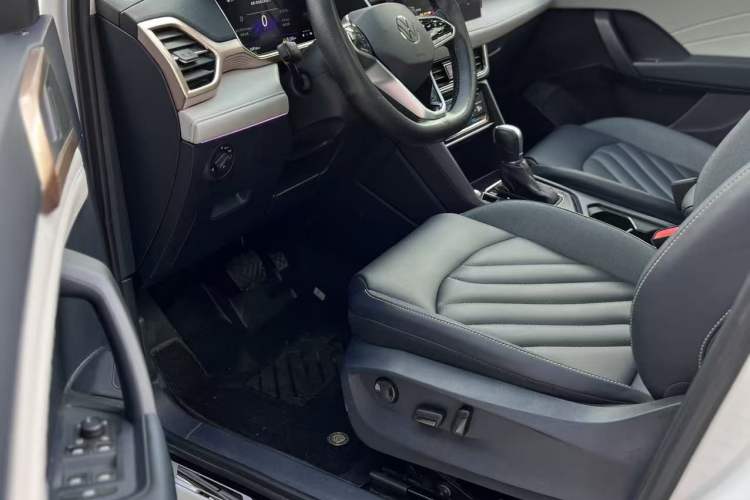 Used Volkswagen Tharu 2023 300TSI Two-Wheel-Drive Moonlight Edition
