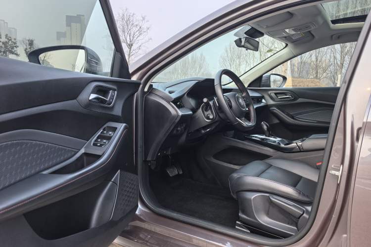 Used MG 5 2021 Revised 300TGI DCT Qingshè Luxurious Enjoyment Edition
