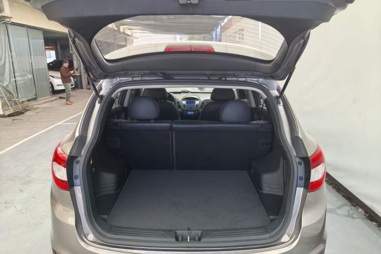 Used Hyundai ix35 2013 2.0L Automatic Two-Wheel Drive Smart GLS China IV Standard