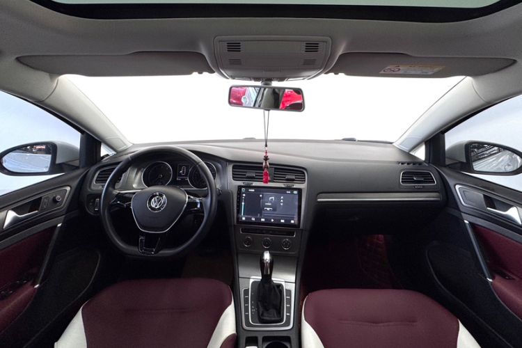 Used Volkswagen Golf 2016 230TSI Automatic Comfort Version
