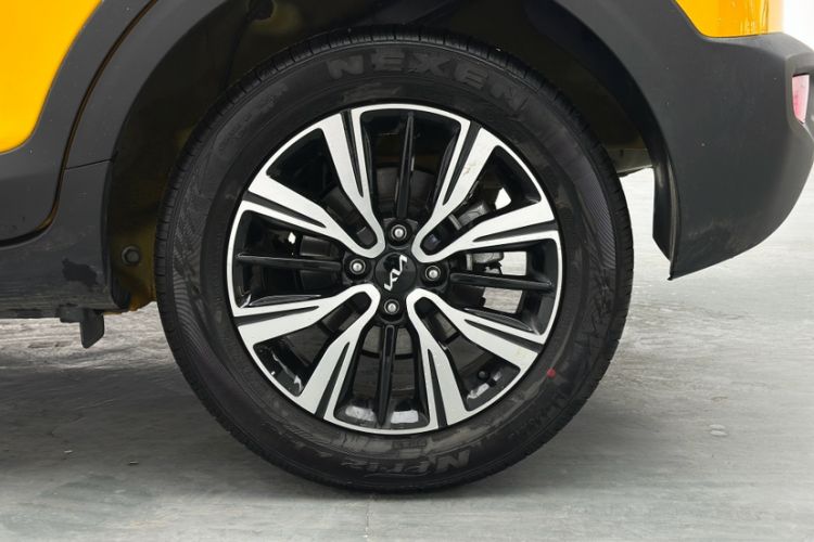 Used Kia kx1 Stonic 2021 1.4L CVT Sunroof Model