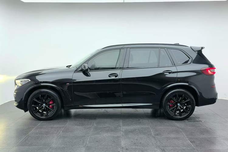 Used BMW X5 2022 xDrive 30Li Luxury M Sport Package
