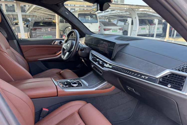 Used BMW X7 2023 xDrive40i Luxury M Sport Package
