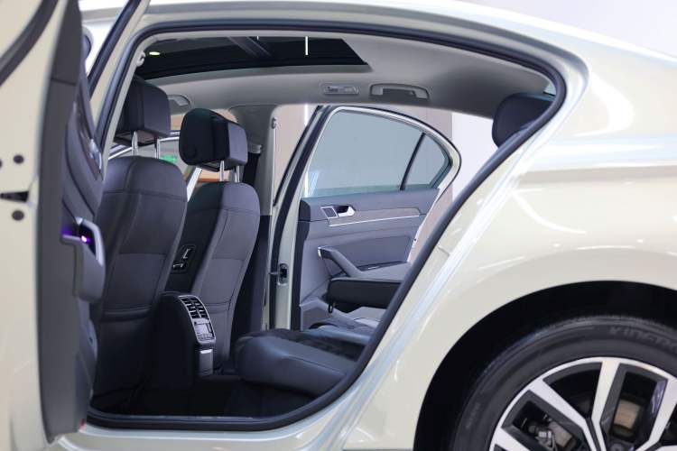 Used Volkswagen Magotan 2018 330TSI DSG Luxury Model