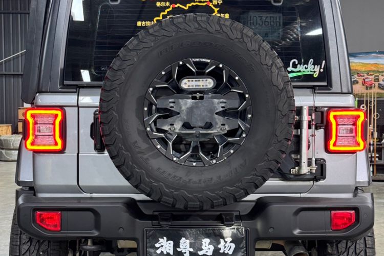 Used  Wrangler 2019 2.0T Sahara Four-Door Version China VI Emission Standard
