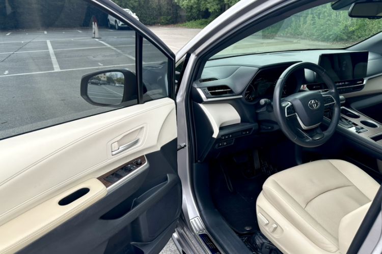 Used Toyota Sienna 2021 2.5L Hybrid Luxury Edition
